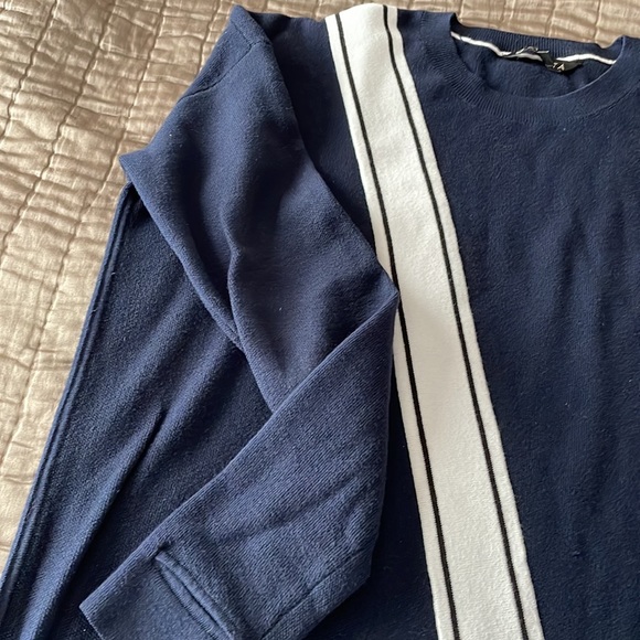 Athleta Streetwise Sweater, Size Medium - Picture 3 of 4